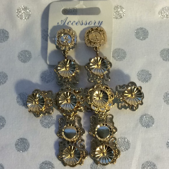 No Brand Jewelry - Gold Tone Costume Metal Cross Earrings NWT